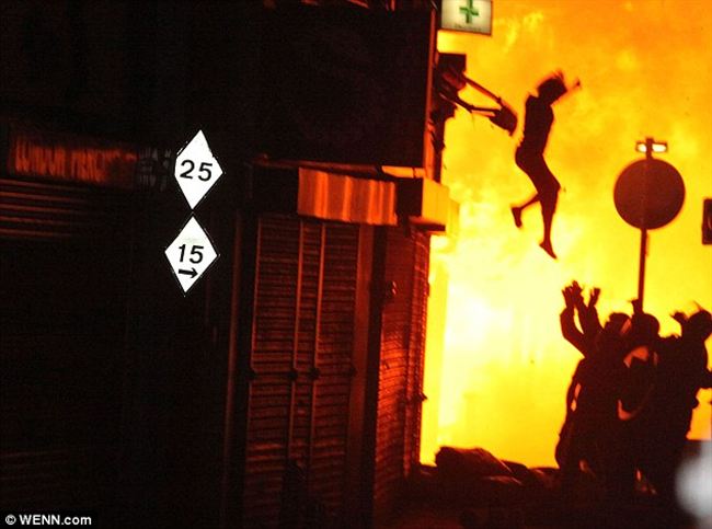 Leap faithThe woman jumps from the second floor window and group people attempt catch her 